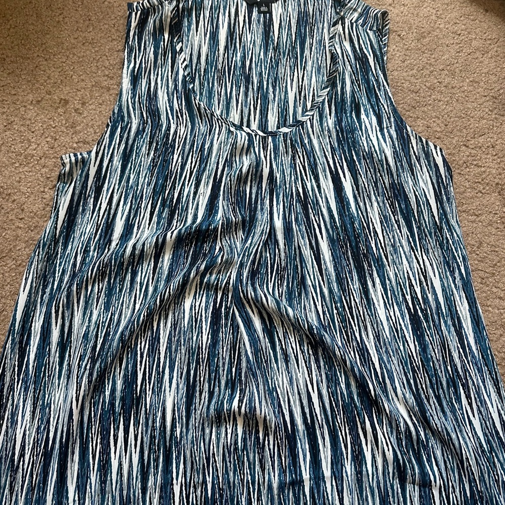 Sleeveless Blue and White Patterned Top